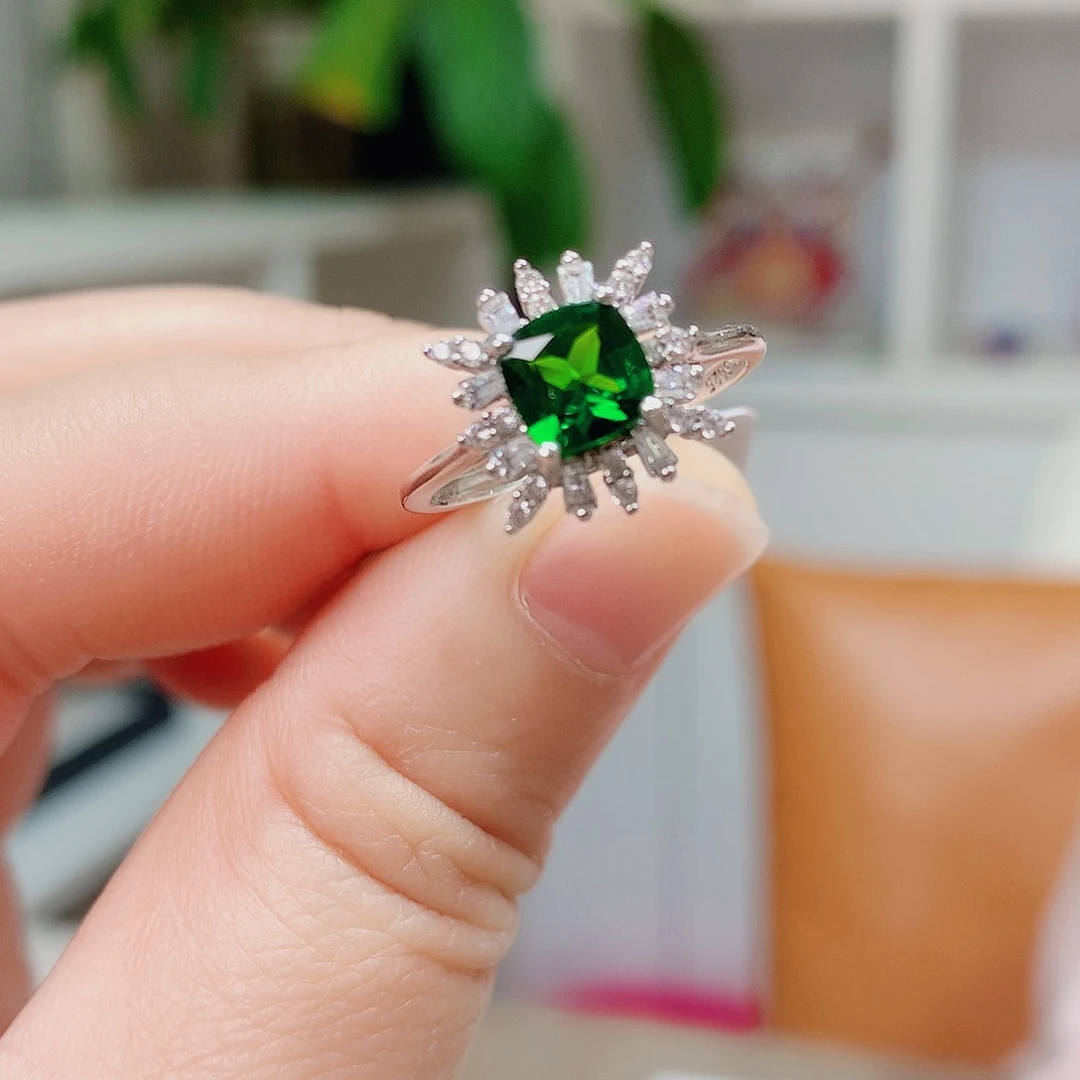 银S925镶嵌透辉石戒指