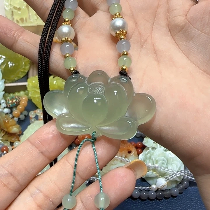 未镶嵌蛇纹石玉吊坠