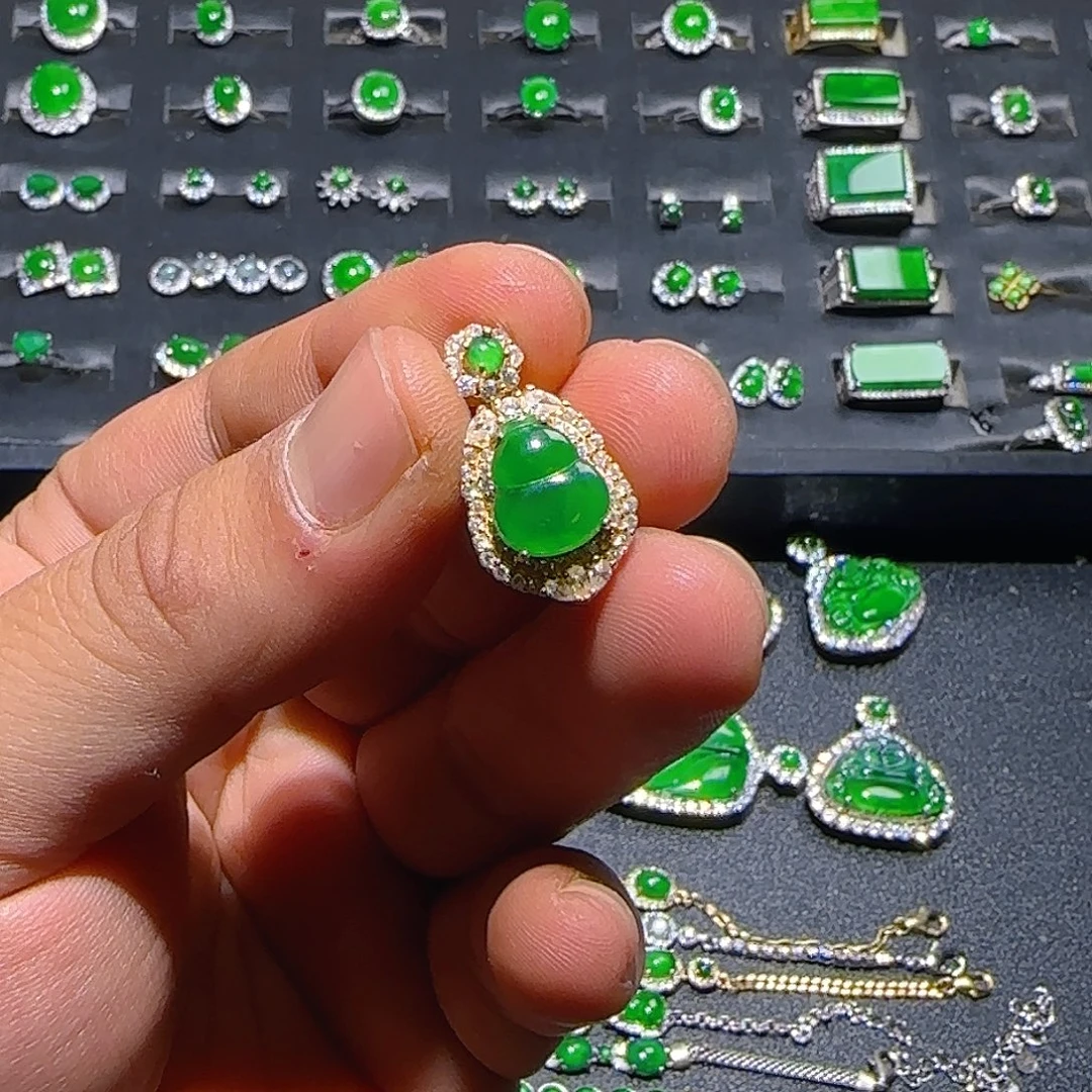 翡翠银S925镀金镶嵌颈饰