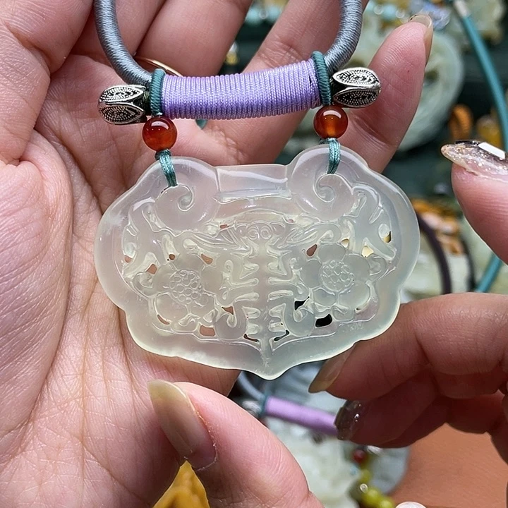 蛇纹石玉吊坠未镶嵌