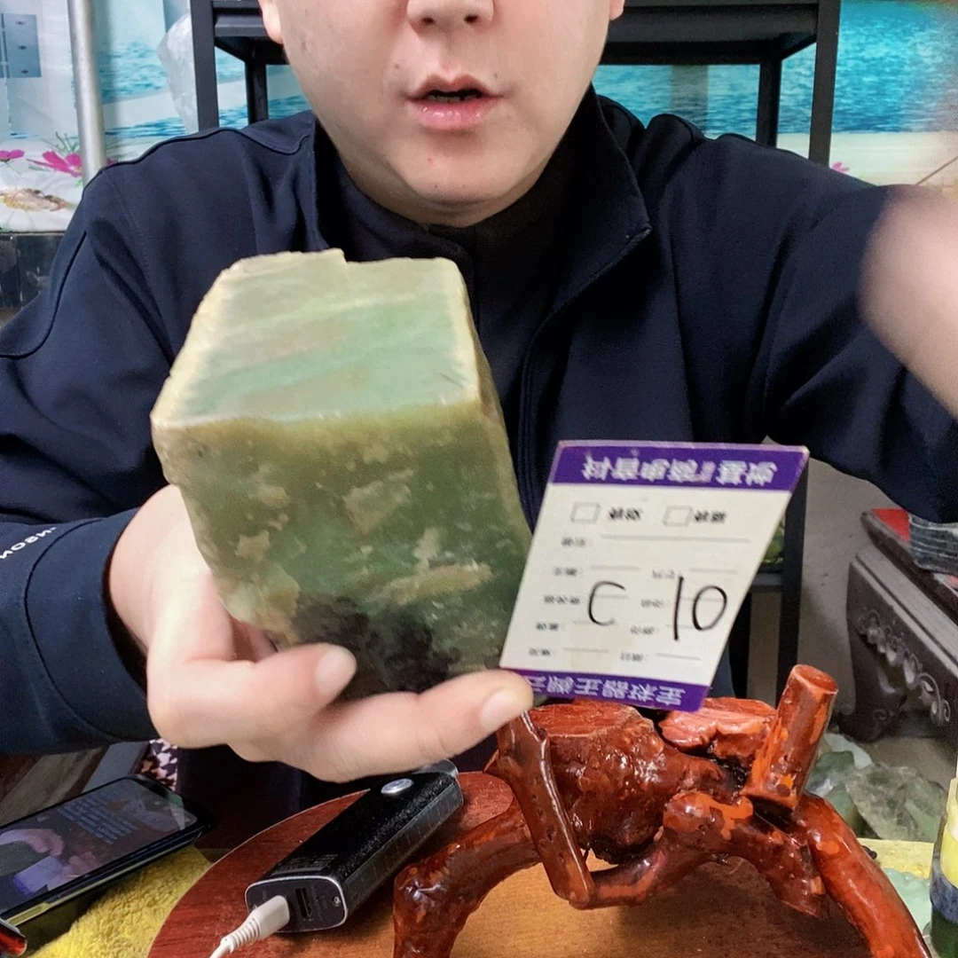 蛇纹石玉未镶嵌珠宝奇石