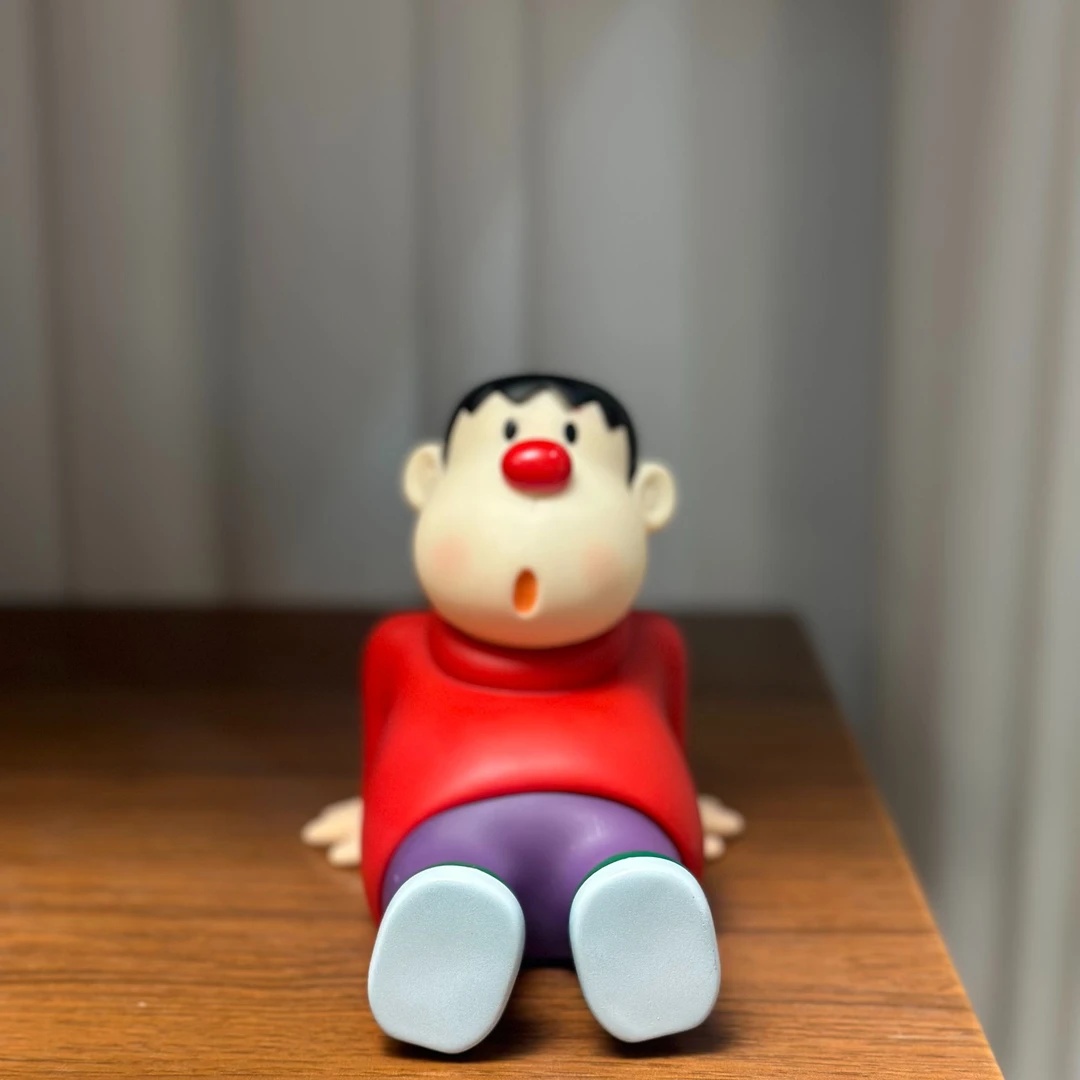 【特供】歪头红色胖虎手机支架桌面摆件办公桌家居饰品公仔模型