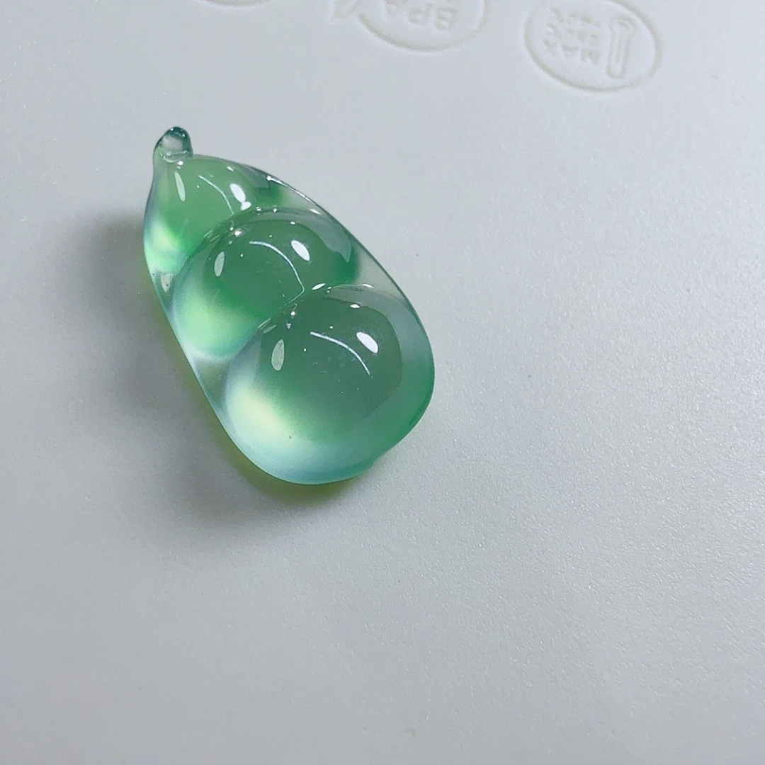 翡翠未镶嵌颈饰豆子