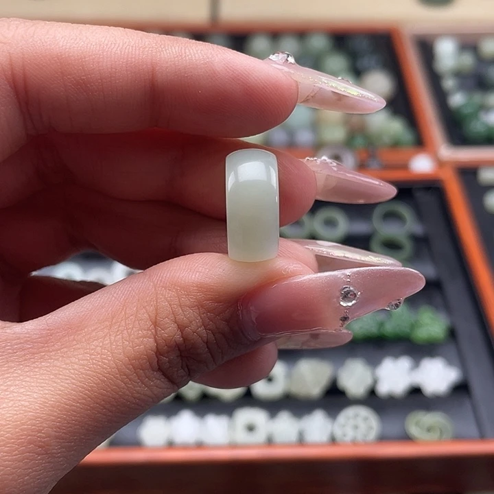 和田玉（糖玉）未镶嵌珠宝半成品
