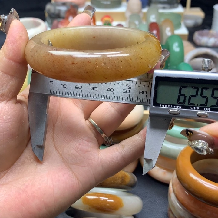 未镶嵌手镯石英质玉