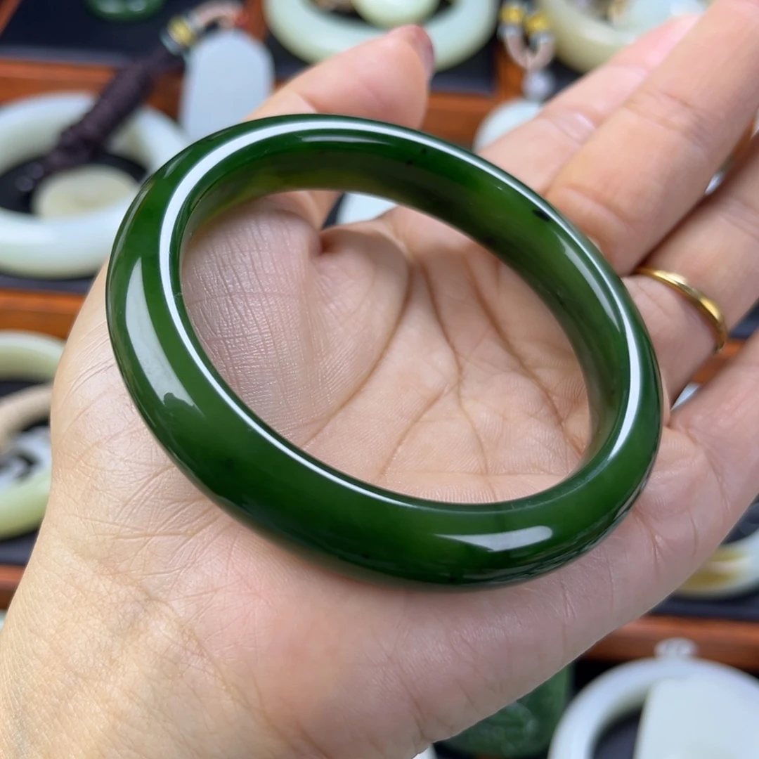 未镶嵌手镯和田玉（碧玉）红皮俄料