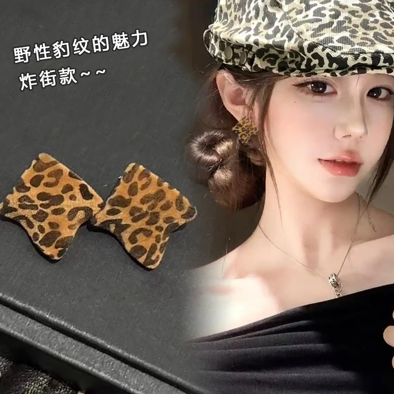 铜合金耳饰 夸张植绒波浪豹纹耳钉女小众设计感气质耳饰