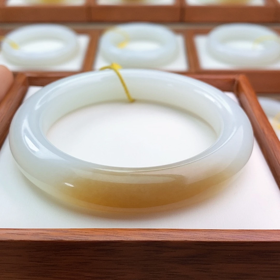 和田玉（糖玉）手镯未镶嵌