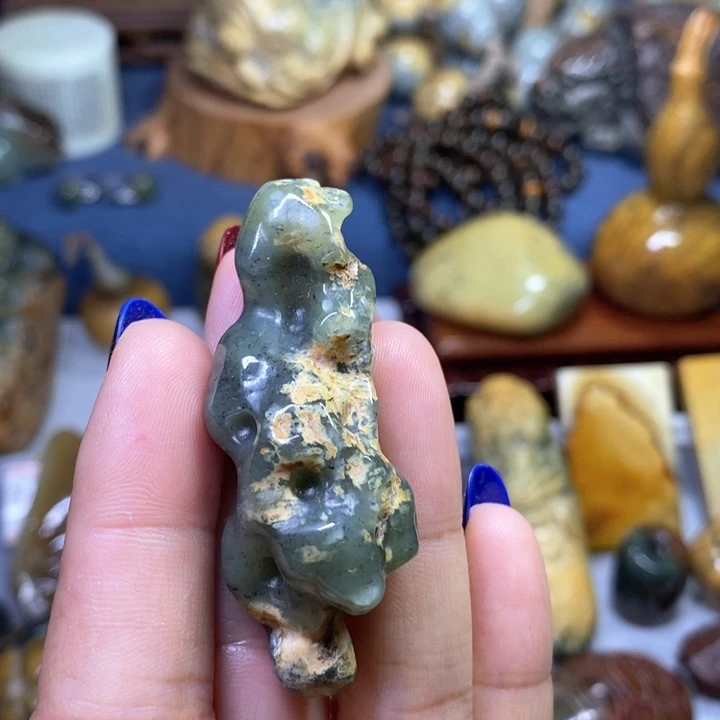 岫岩河磨玉（透闪石质玉）吊坠未镶嵌