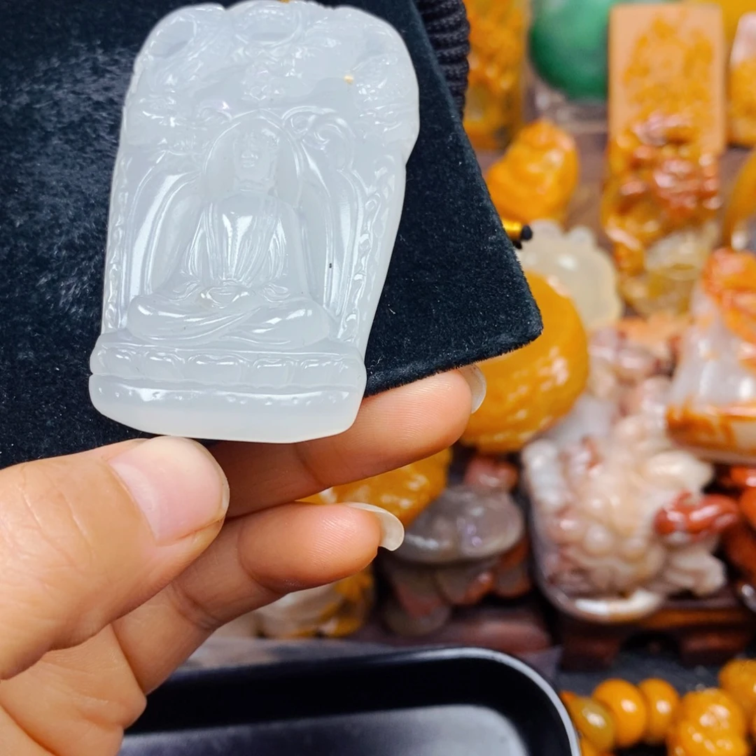 石英质玉（黄龙玉）未镶嵌颈饰