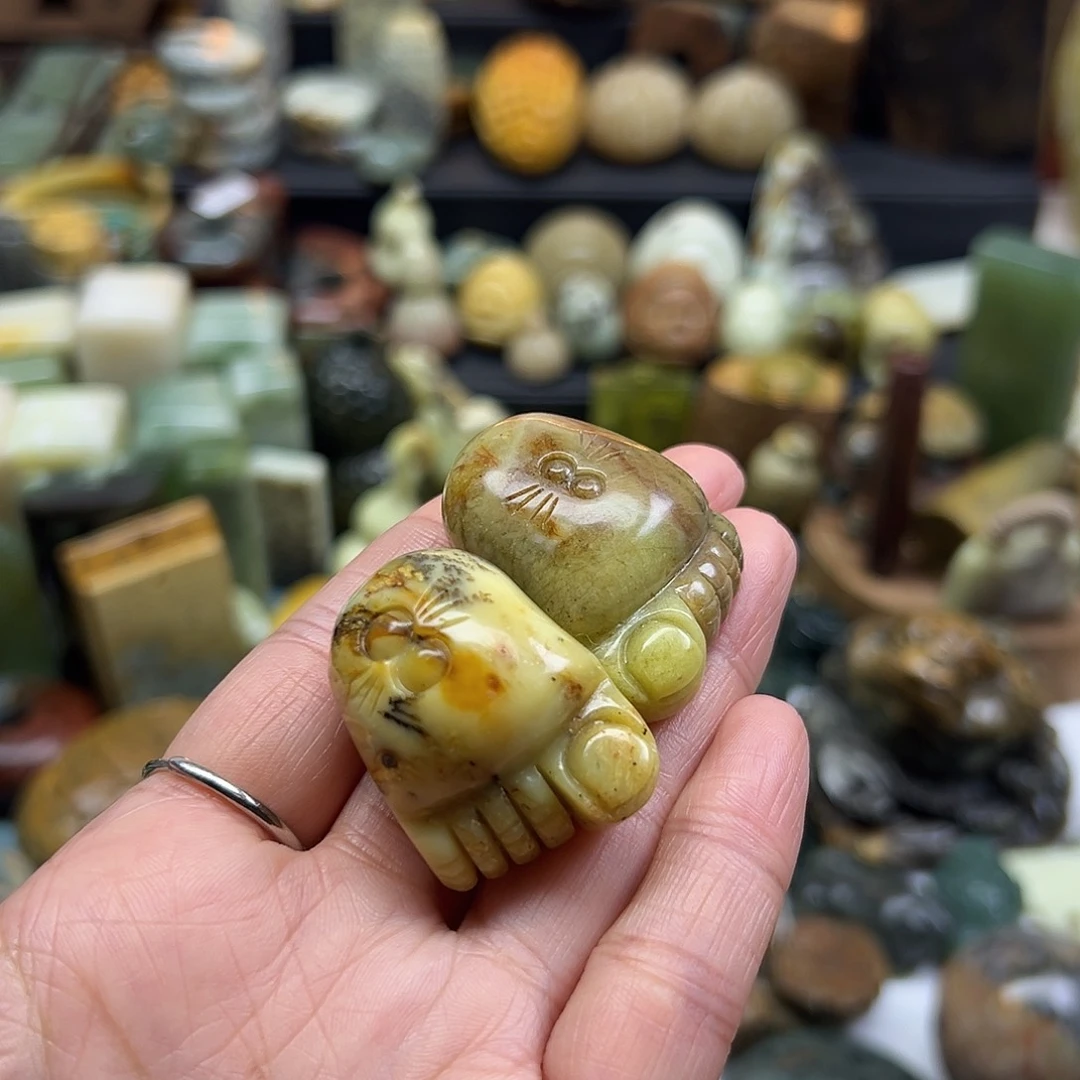 随***心岫玉未镶嵌颈饰辽阳脚丫一对