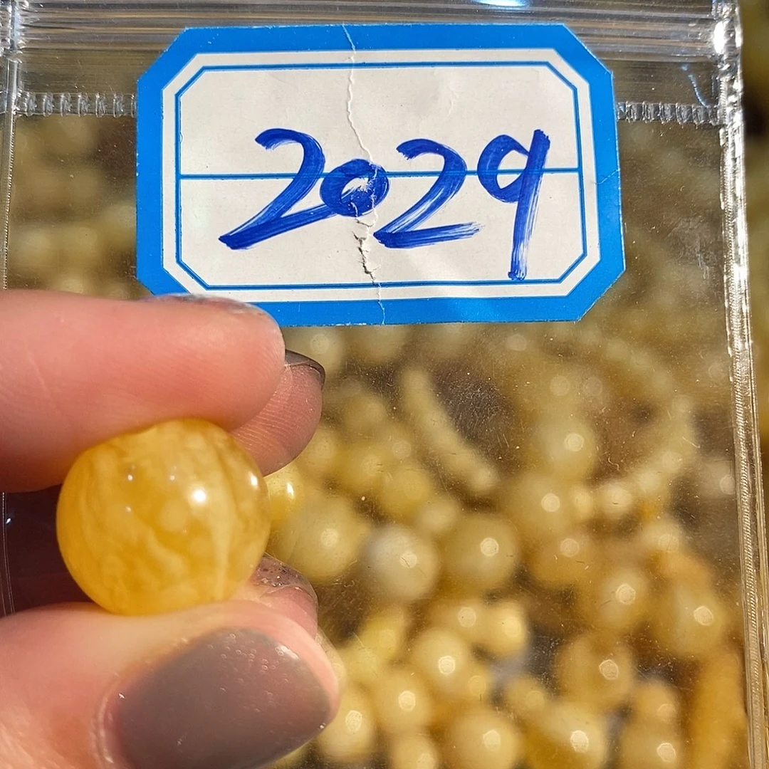 未镶嵌琥珀珠宝奇石2029