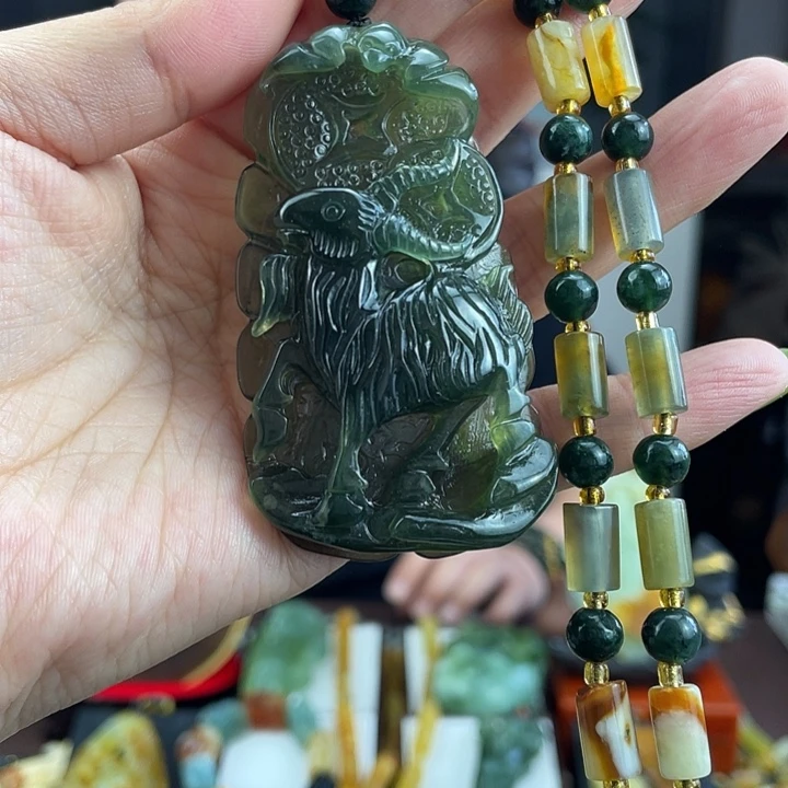 蛇纹石玉未镶嵌颈饰