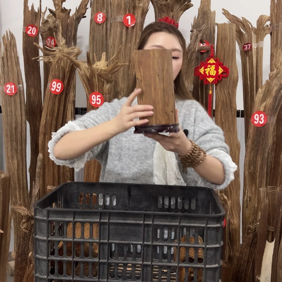 沉香碎屑沉香原材料