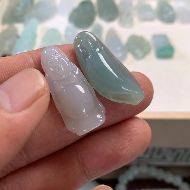 守***爱翡翠未镶嵌颈饰翡翠