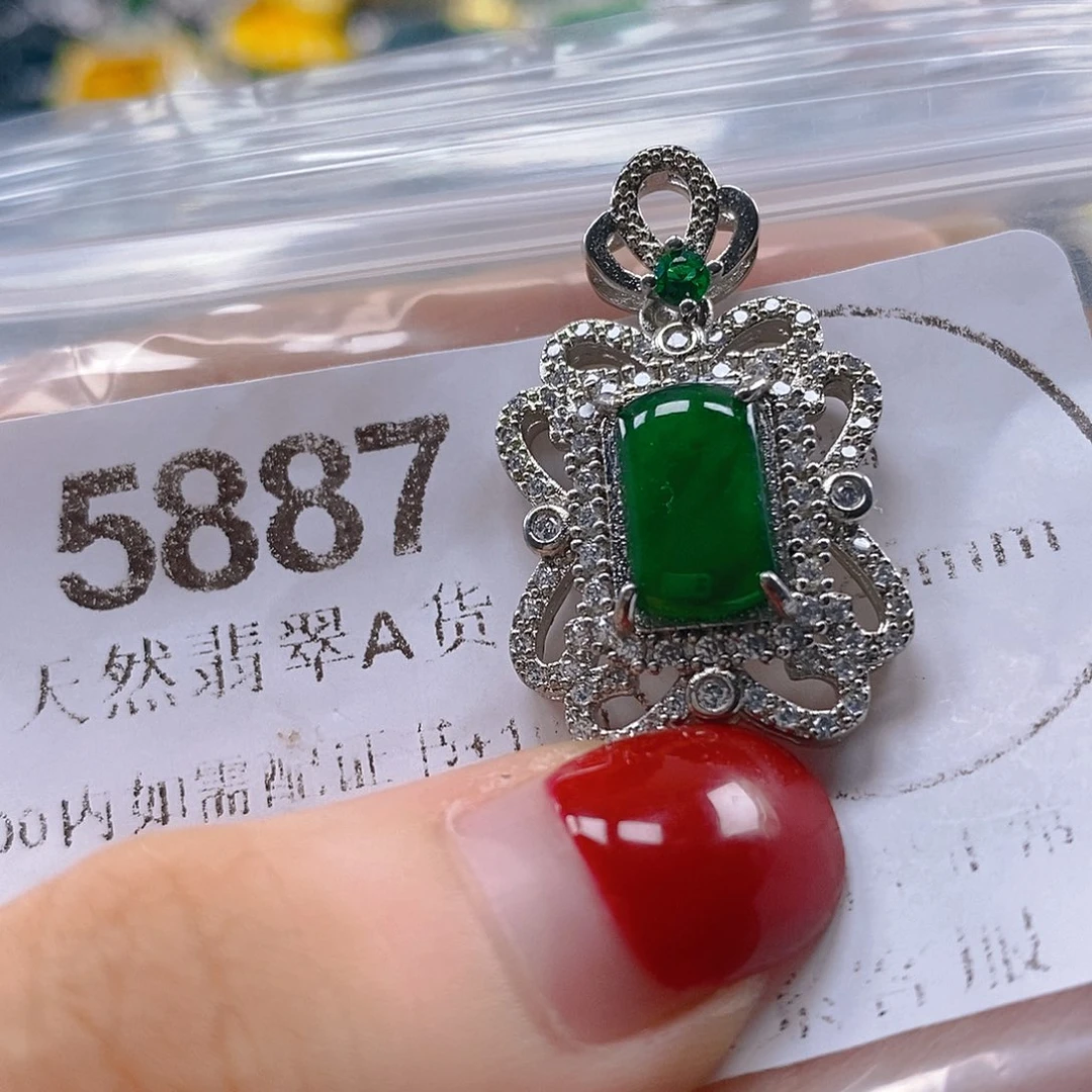吊坠(不含链)未镶嵌翡翠