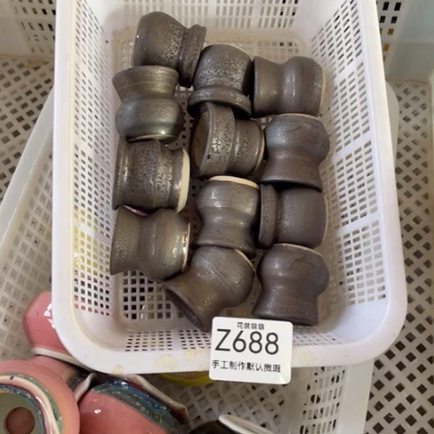 紫砂花盆688微瑕亲口径2.5到3余左右