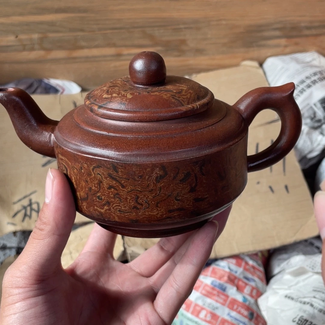 茶壶紫砂老厂紫砂壶一件。