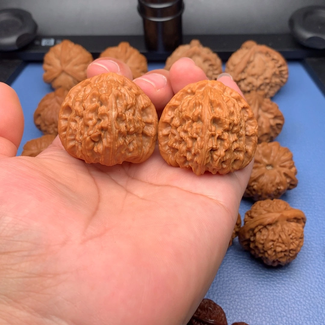 文玩核桃把件42全品三角白