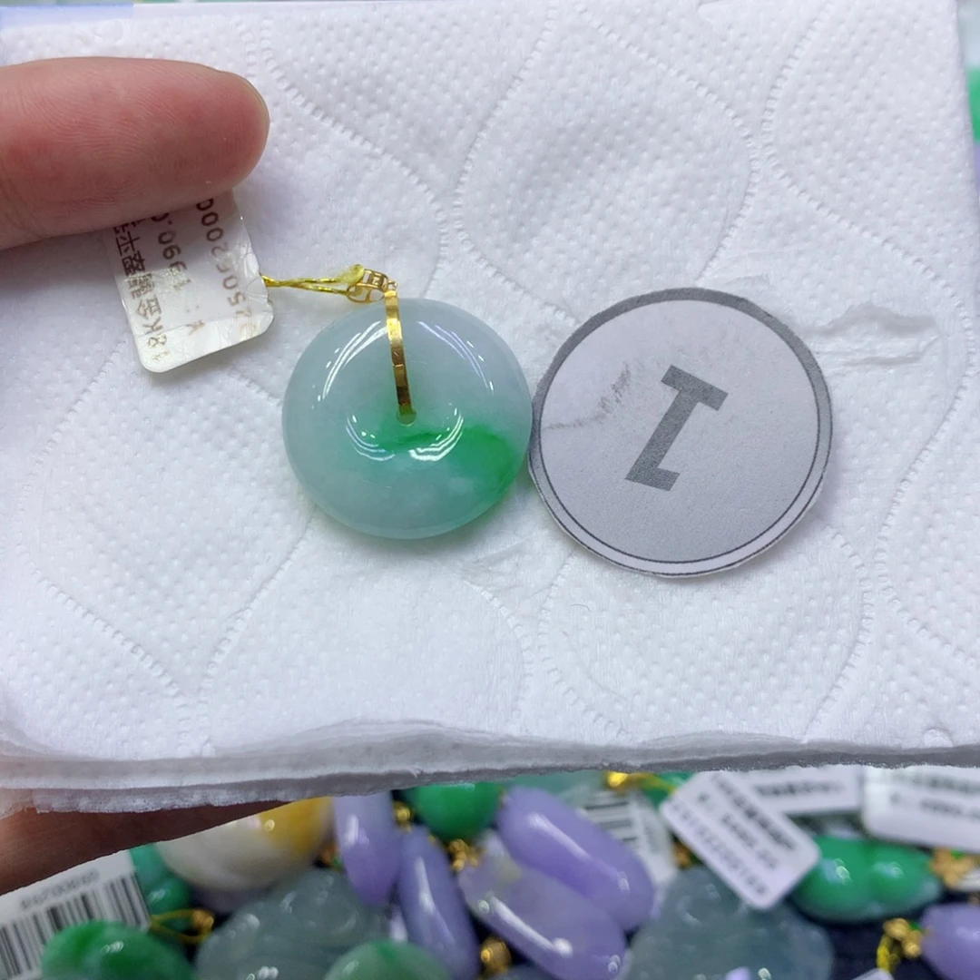 翡翠18K金镶嵌颈饰翡翠