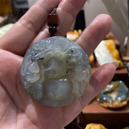 蛇纹石玉未镶嵌颈饰