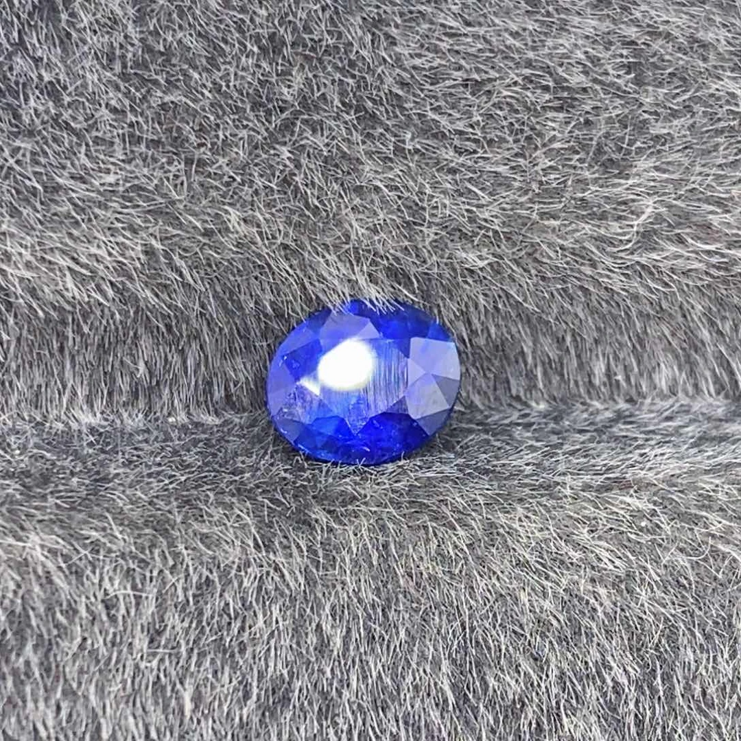 裸石蓝宝石1.43克拉老烧皇家蓝蓝宝石