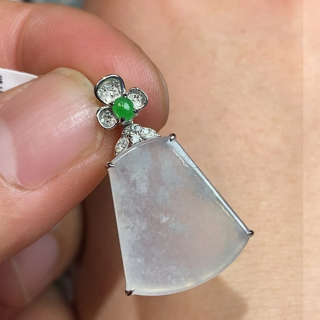 翡翠颈饰18K金镶嵌无事牌