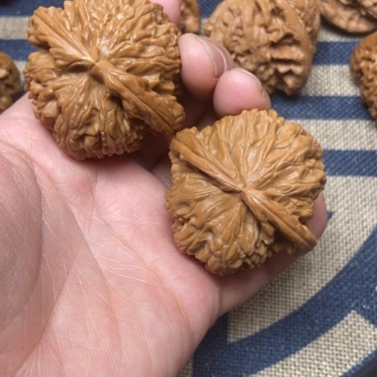 吊坠文玩核桃大白狮子