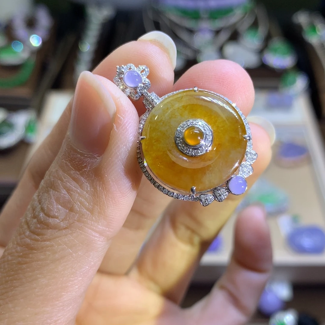 翡翠颈饰18K金镶嵌翡翠