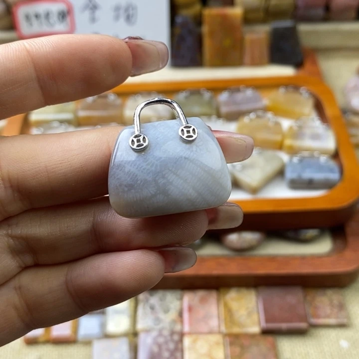 石英岩玉合金颈饰