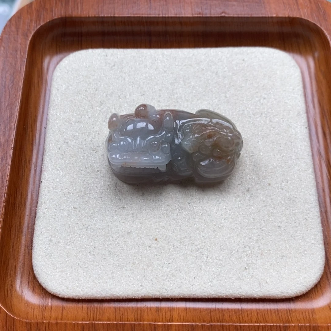 翡翠未镶嵌颈饰霸王貔貅