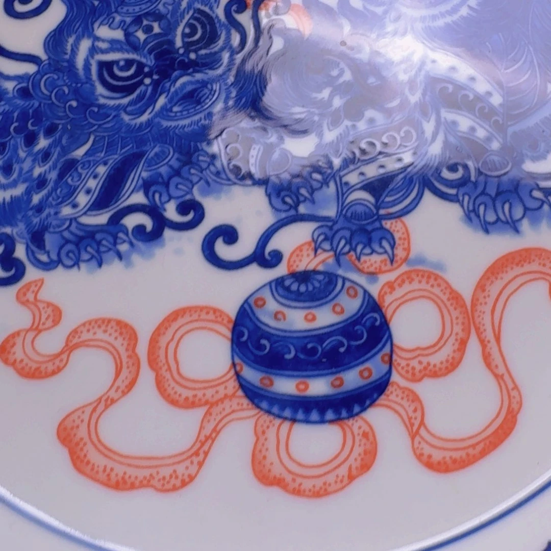 瓷片釉里红醒狮大壶乘景德镇