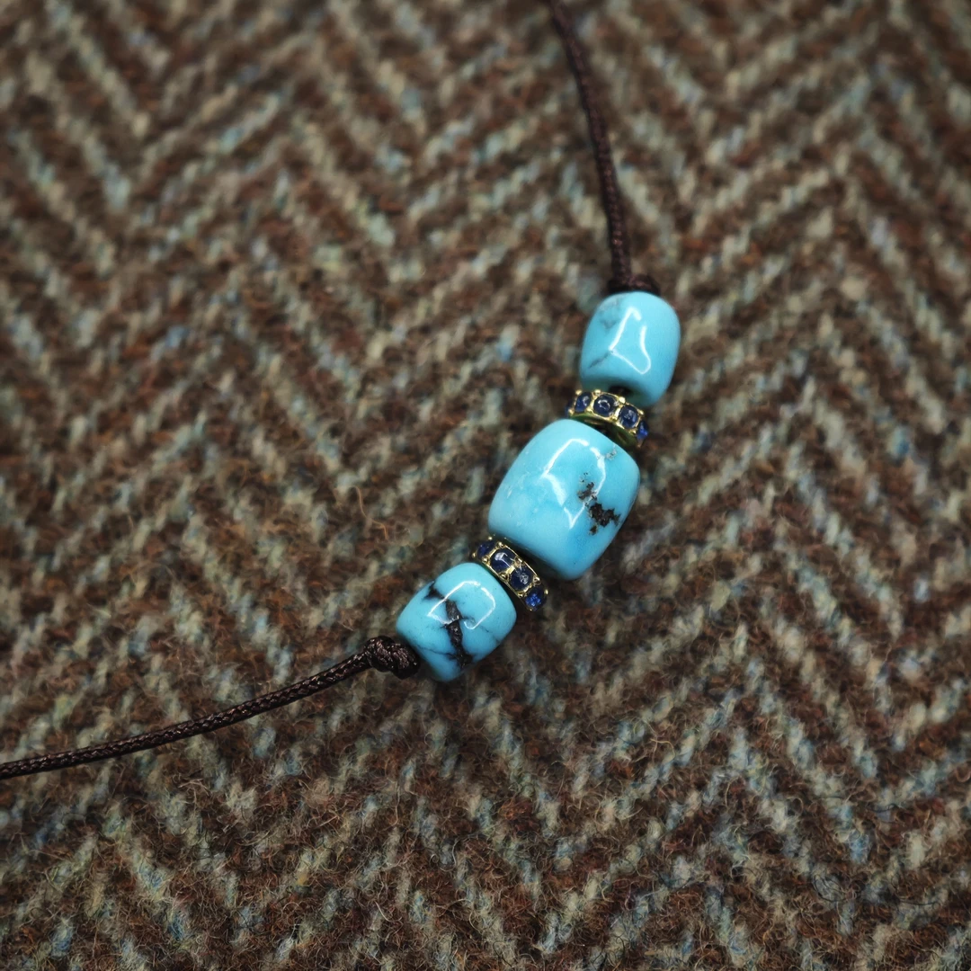 只买单纯的吊坠，没带链子，属的性质。吊坠 蓝色拉玉桶珠吊坠