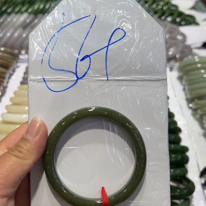 和田玉未镶嵌手镯