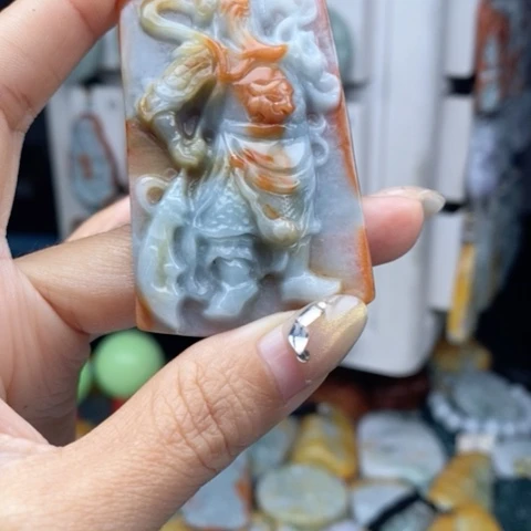 翡翠颈饰未镶嵌翡翠