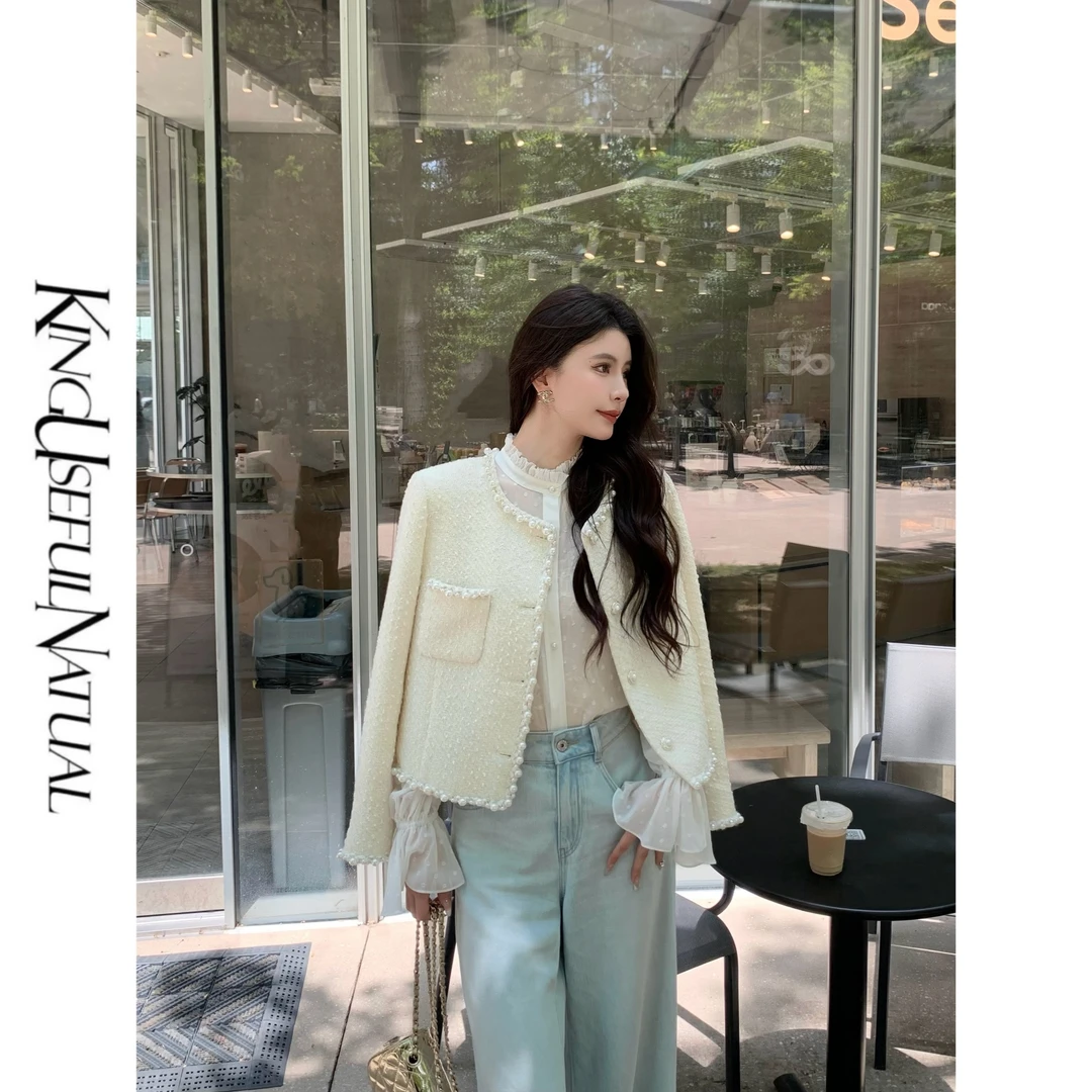 KUN【伯爵千金】初秋系列 肌理感金银丝小香带贵气珍珠直身米色外套