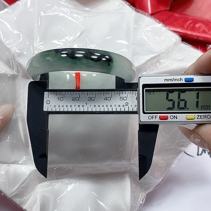 翡翠手镯未镶嵌191。