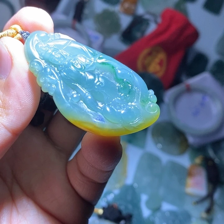 翡翠吊坠(赠链)未镶嵌观音