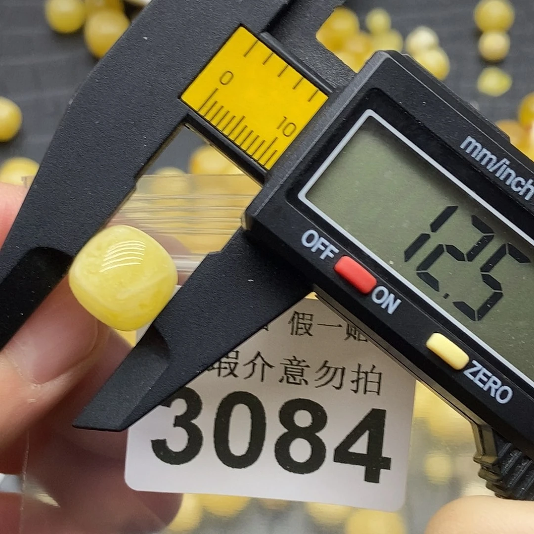 蜜蜡未镶嵌珠宝奇石3084