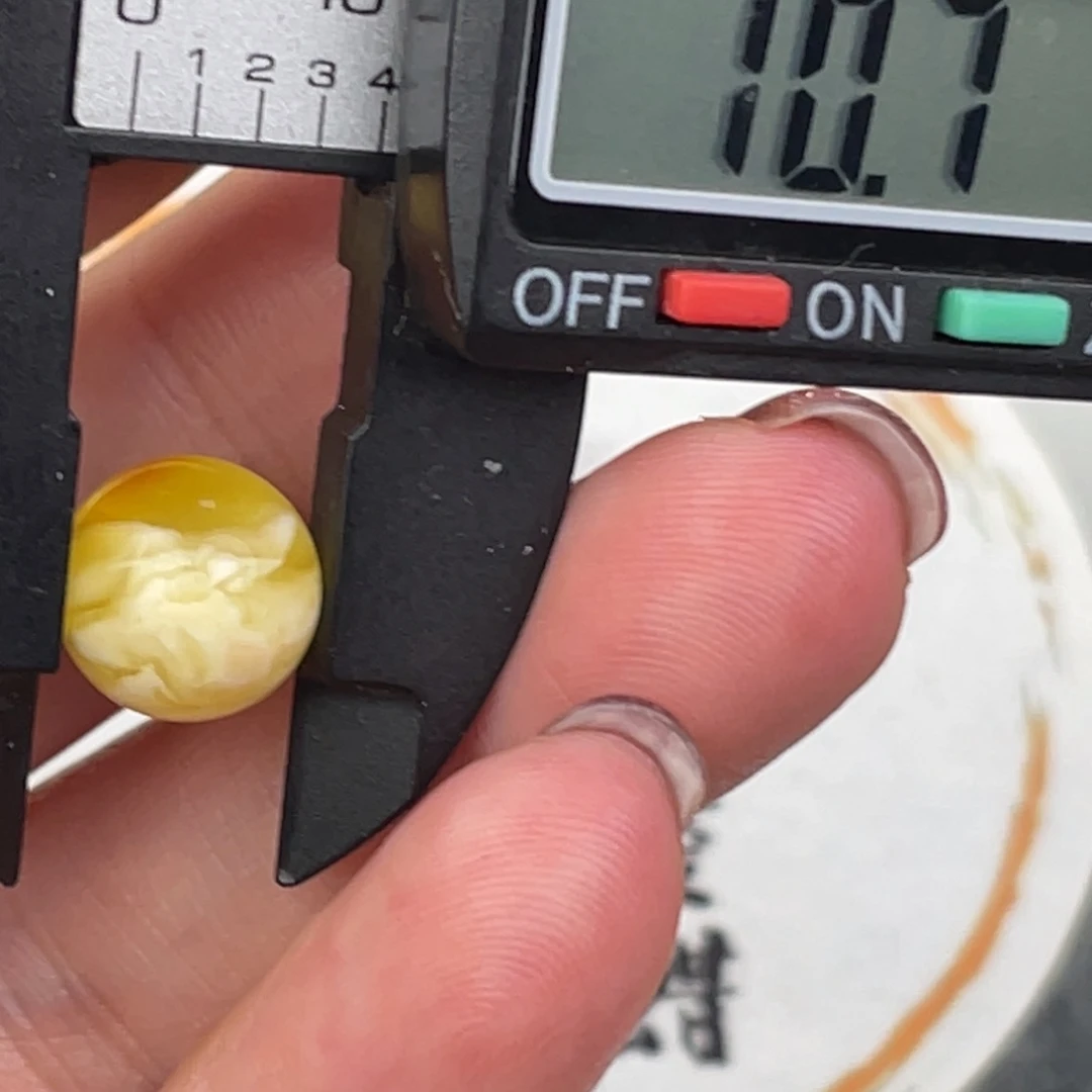 未镶嵌蜜蜡裸石154