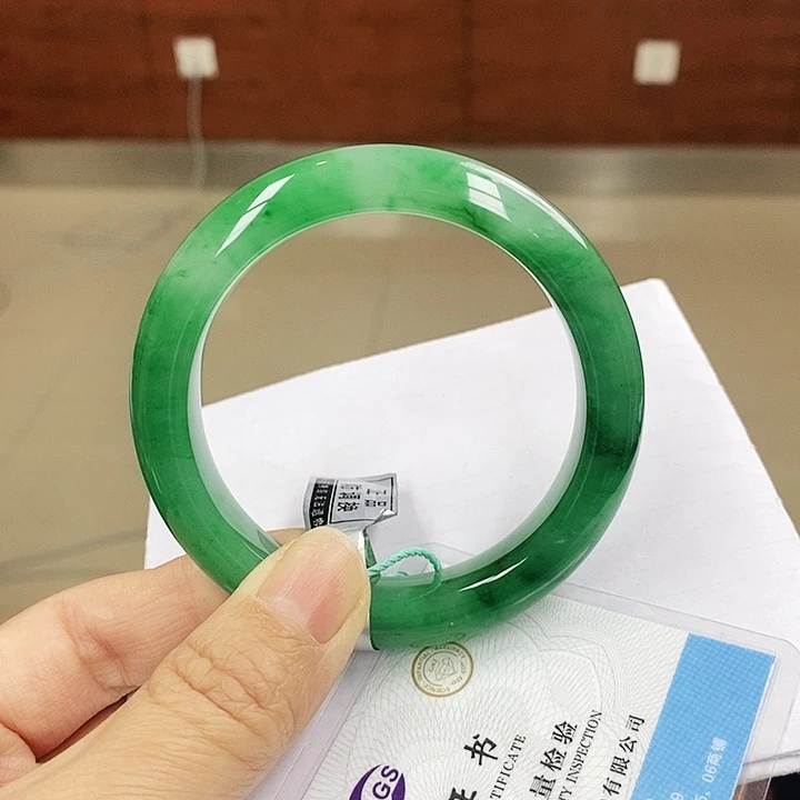 石英质玉（非洲翠）未镶嵌手镯