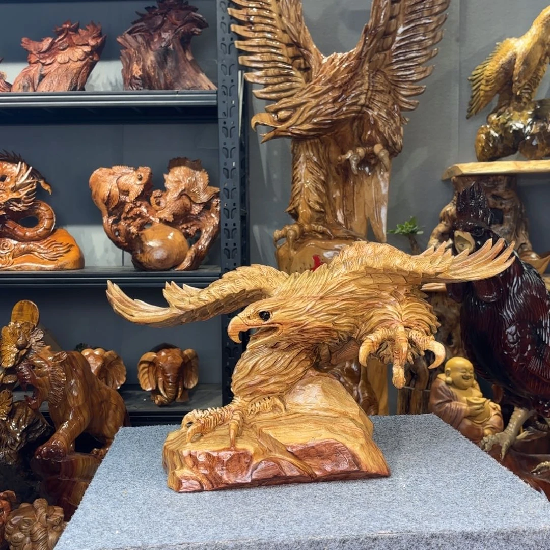雅***坊木香樟木手工雕刻老鹰