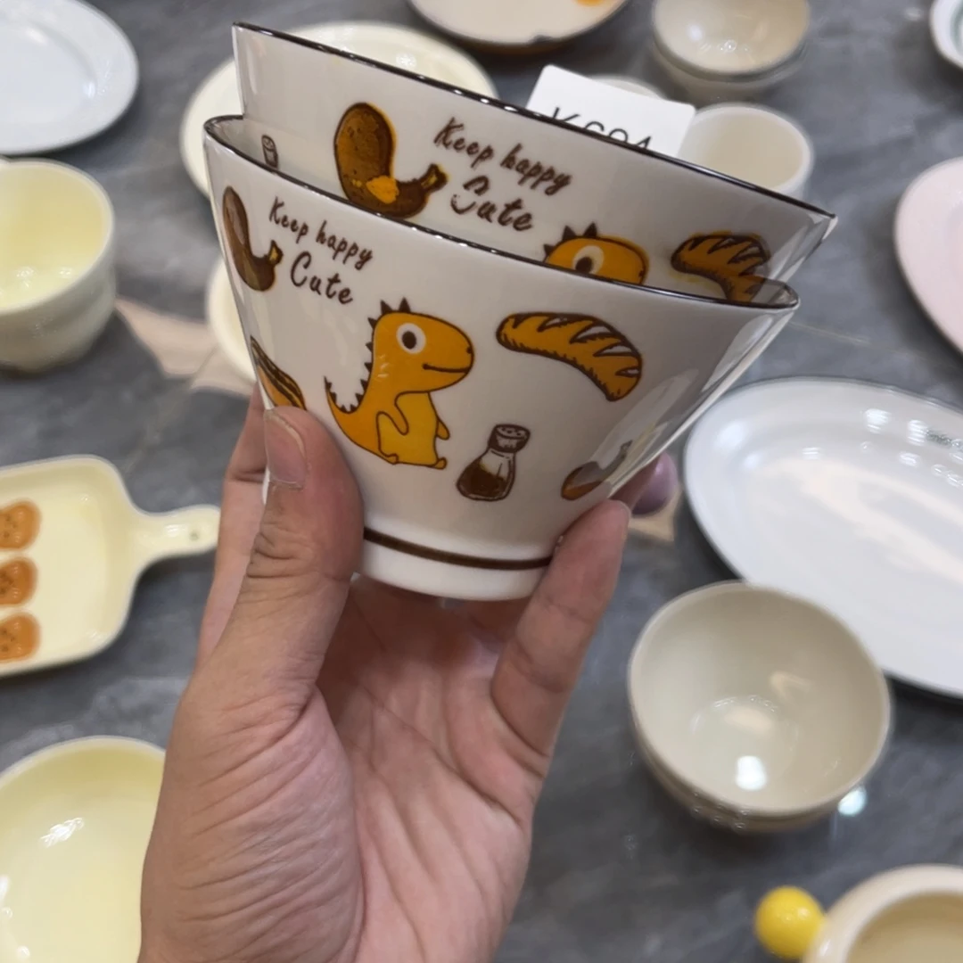 陶瓷微瑕餐具介意勿拍，满18飞！