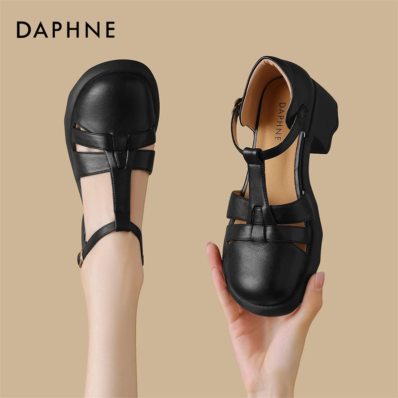 达芙妮包头厚底休闲凉鞋女夏季2025新款罗马鞋中空单鞋粗跟高跟鞋