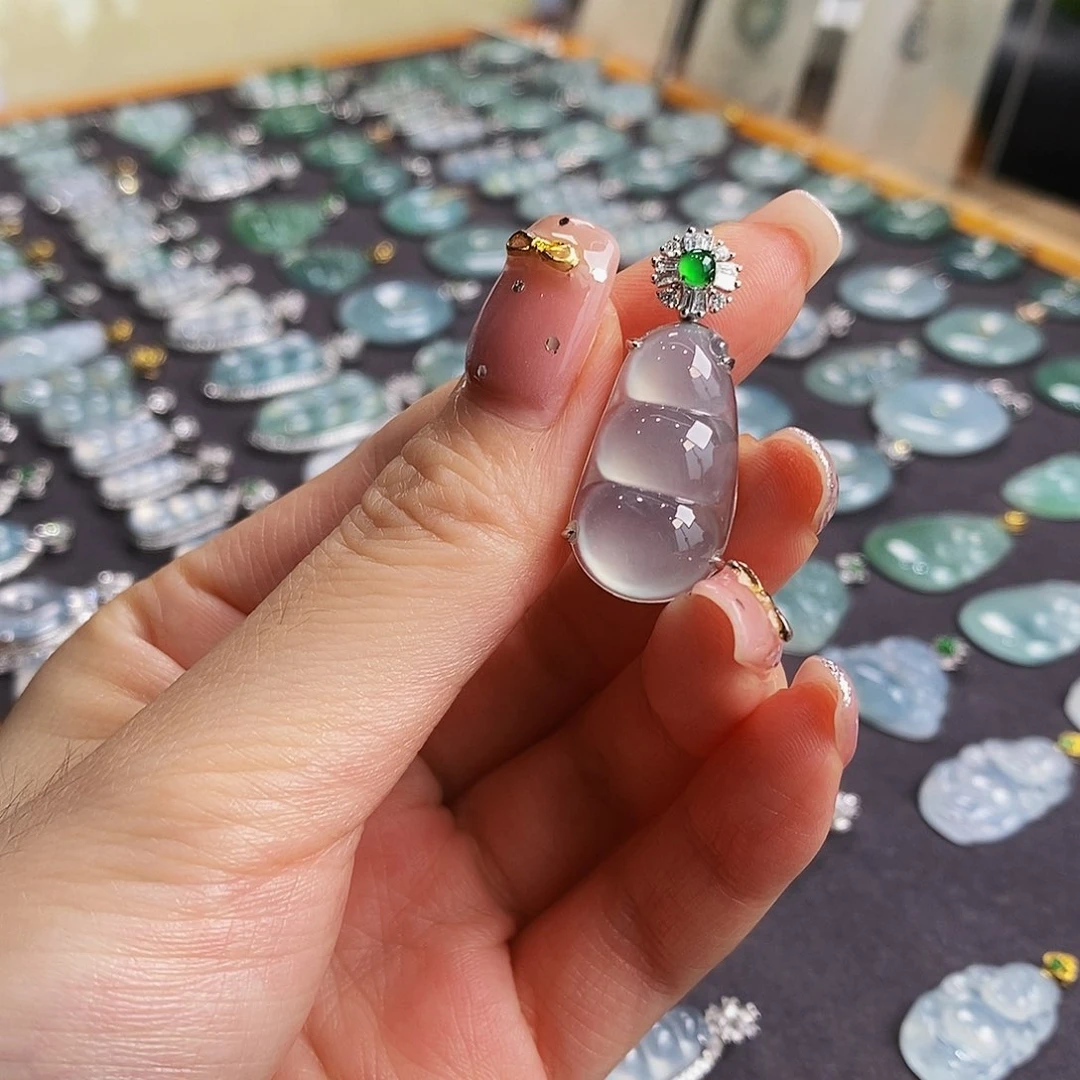 翡翠18K金镶嵌吊坠(赠链)天然缅甸翡翠吊坠福豆