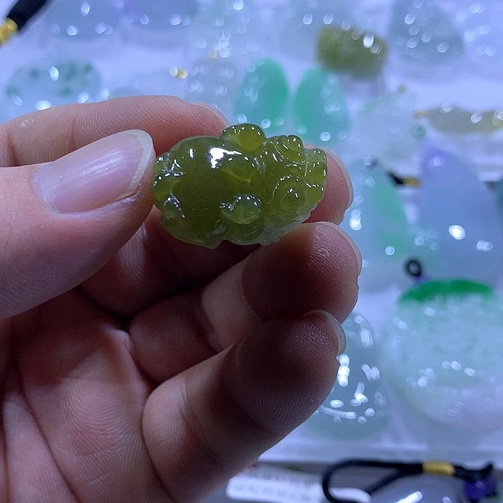 翡翠未镶嵌颈饰天然翡翠A货吊坠