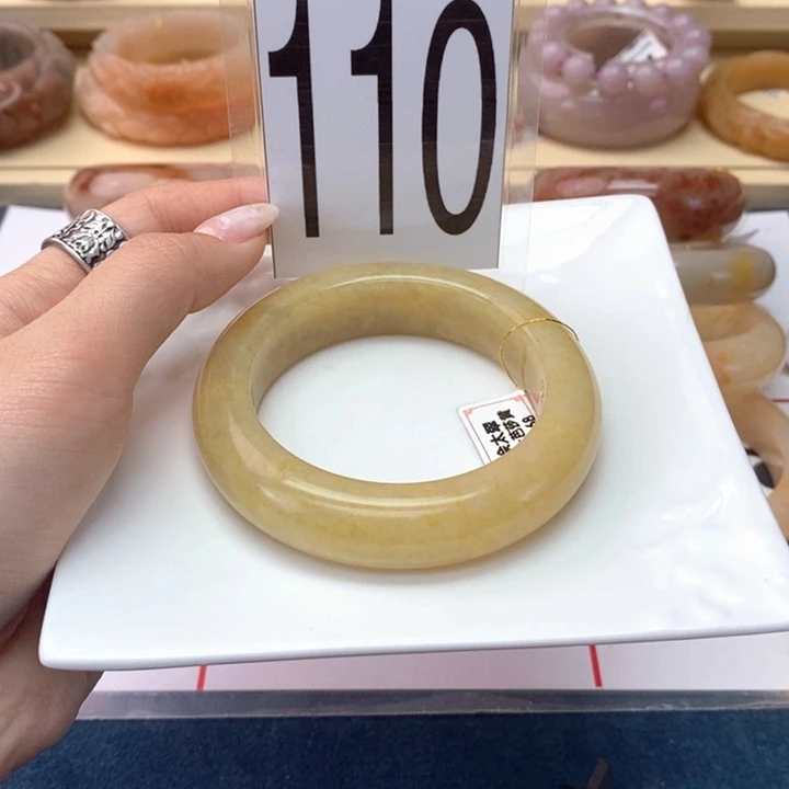 石英岩玉未镶嵌手镯