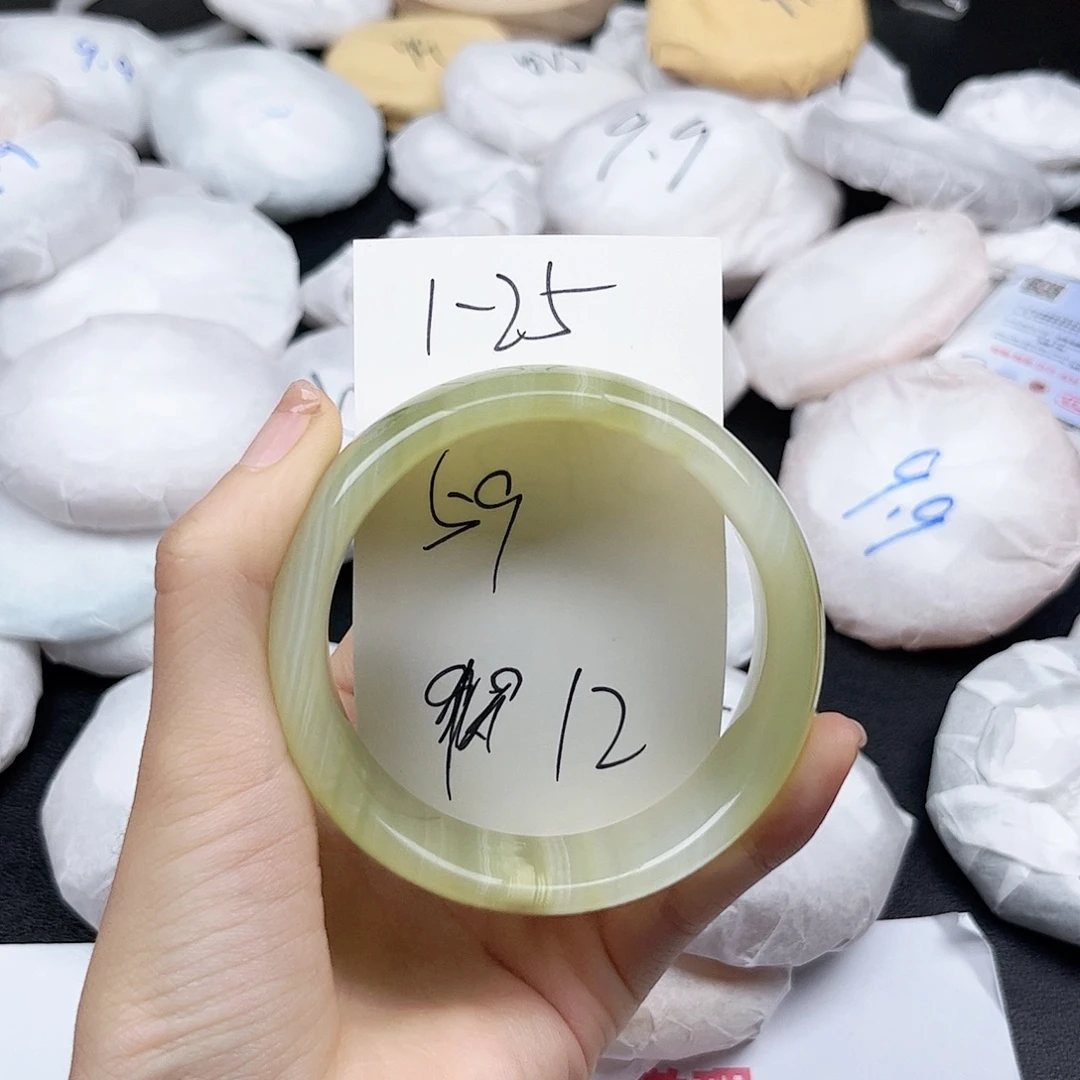 未镶嵌手镯石英质玉1.25