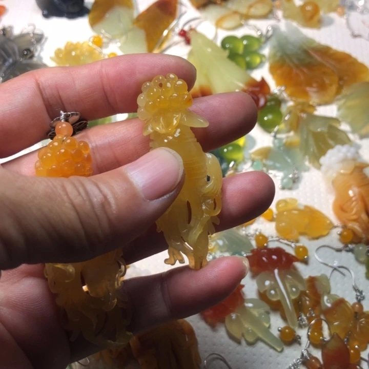 胖***鱼未镶嵌蛇纹石玉耳坠