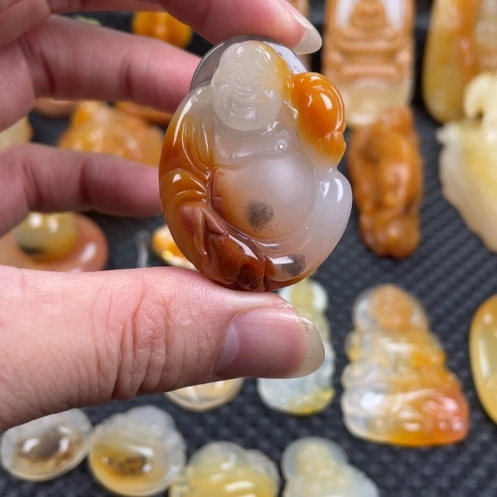 石英质玉（黄龙玉）未镶嵌颈饰